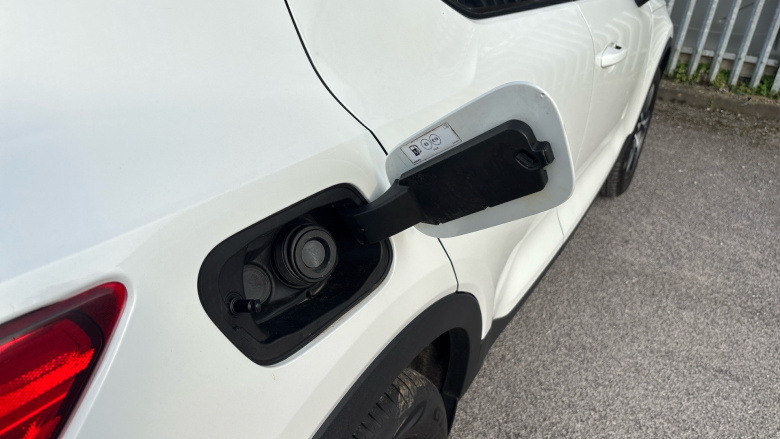 Volvo Xc40 2.0 T4 R DESIGN 5dr AWD Geartronic Petrol Estate